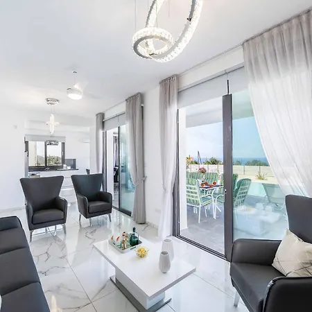 Adaris Villa